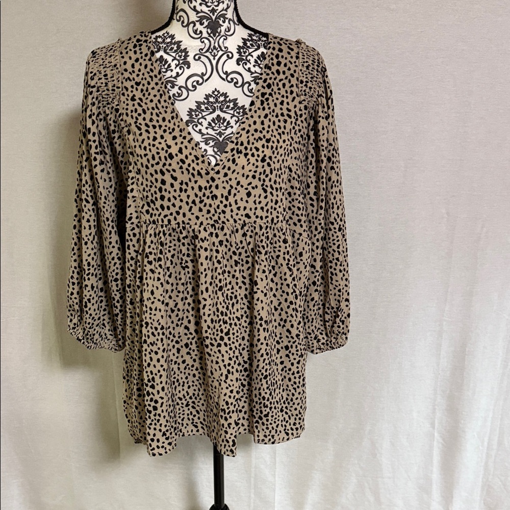 Umgee Tan and Black Cheetah Print Hi-Lo Blouse with deep V-Neck Large